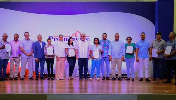 PROMIPYME entrega crédito por RD$35 millones a emprendedores y microempresarios Azua